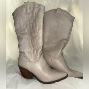 Cream cow girl boots with heel